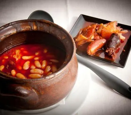 La Nana Del Mar / The Lullaby Of The Sea On Old Harbour *