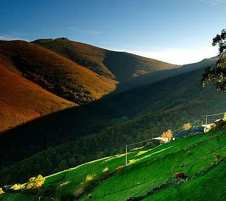 La Nana Del Mar / The Lullaby Of The Sea On Old Harbour