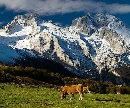 La Nana Del Mar / The Lullaby Of The Sea On Old Harbour