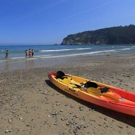 La Nana Del Mar / The Lullaby Of The Sea On Old Harbour *
