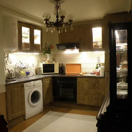 La Nana Del Mar / The Lullaby Of The Sea On Old Harbour