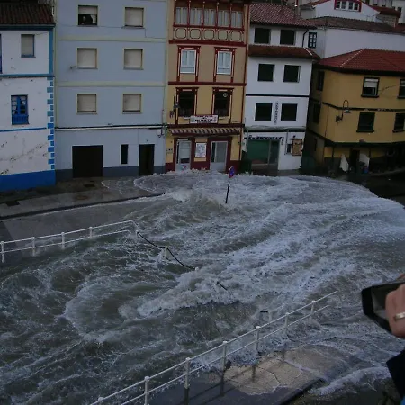 La Nana Del Mar / The Lullaby Of The Sea On Old Harbour * Cudillero