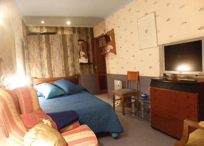 La Nana Del Mar / The Lullaby Of The Sea On Old Harbour *