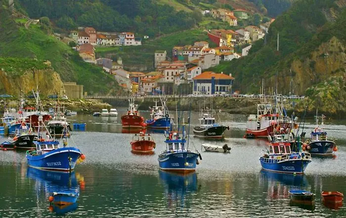 La Nana Del Mar / The Lullaby Of The Sea On Old Harbour