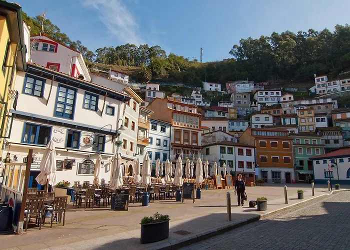 La Nana Del Mar / The Lullaby Of The Sea On Old Harbour * Cudillero